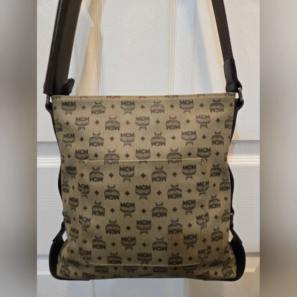 MCM VISETOS MONOGRAM UNISEX MESSENGER BAG-AUTHENTIC - Picture 3 of 14
